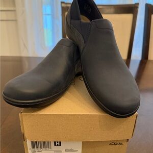 New - Clarks Women’s Cora Lilac Slip ons - Navy Marine